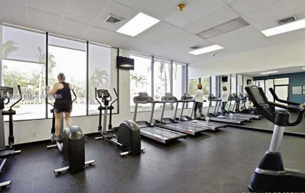 100 Bayview Dr, Unit 507, Sunny Isles Beach, FL 33160 Photo