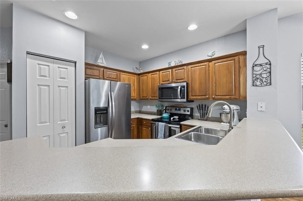 8169 Pacific Beach Dr, Fort Myers, FL 33966 Photo