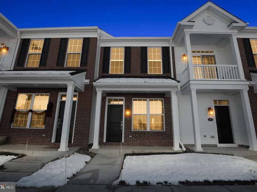 10 Ivy Lane, Levittown, PA 19055 Main Photo