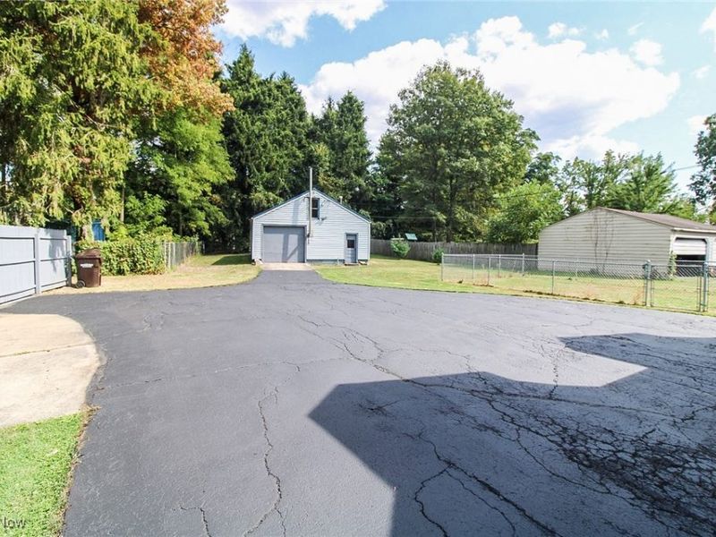 590 Ruth Avenue, Leavittsburg, OH 44430 Photo 8