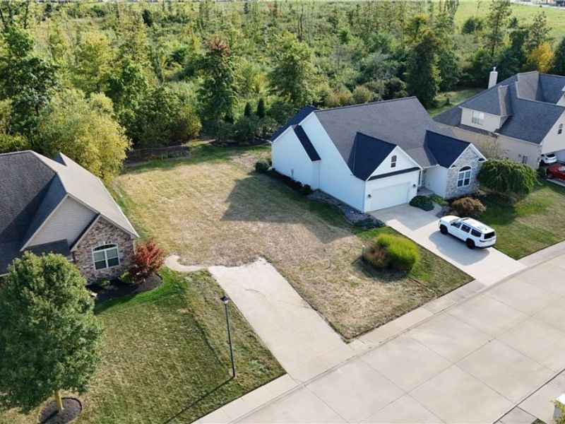 335 Copper Creek, Amherst, OH 44001 Photo 1