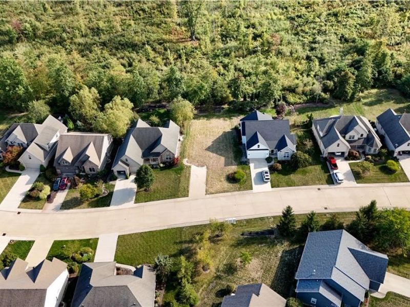 335 Copper Creek, Amherst, OH 44001 Photo 11