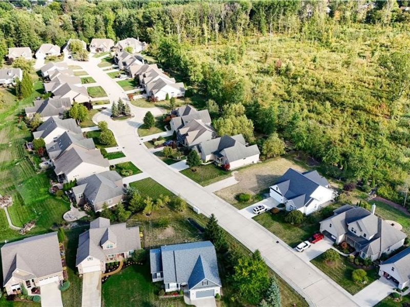 335 Copper Creek, Amherst, OH 44001 Photo 12