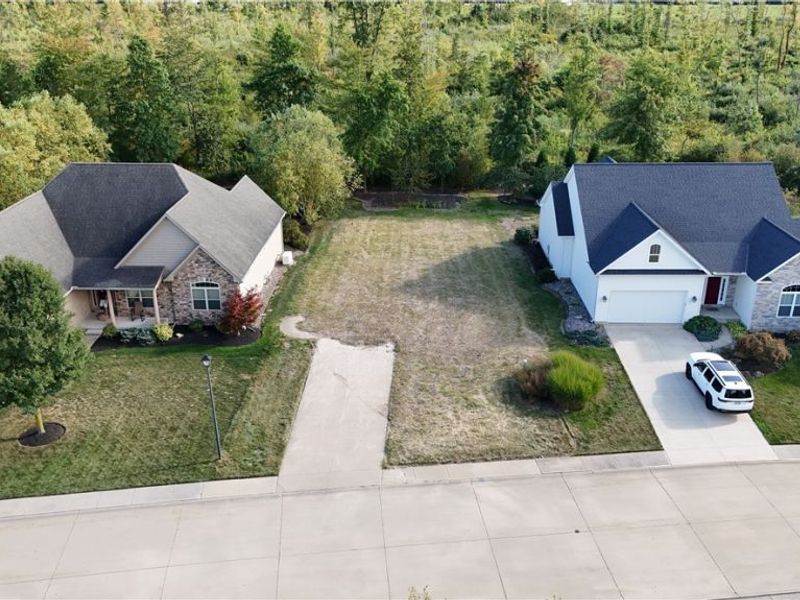 335 Copper Creek, Amherst, OH 44001 Photo 2