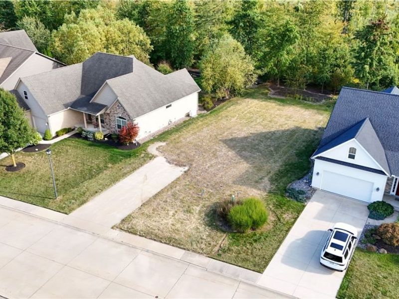 335 Copper Creek, Amherst, OH 44001 Photo 3