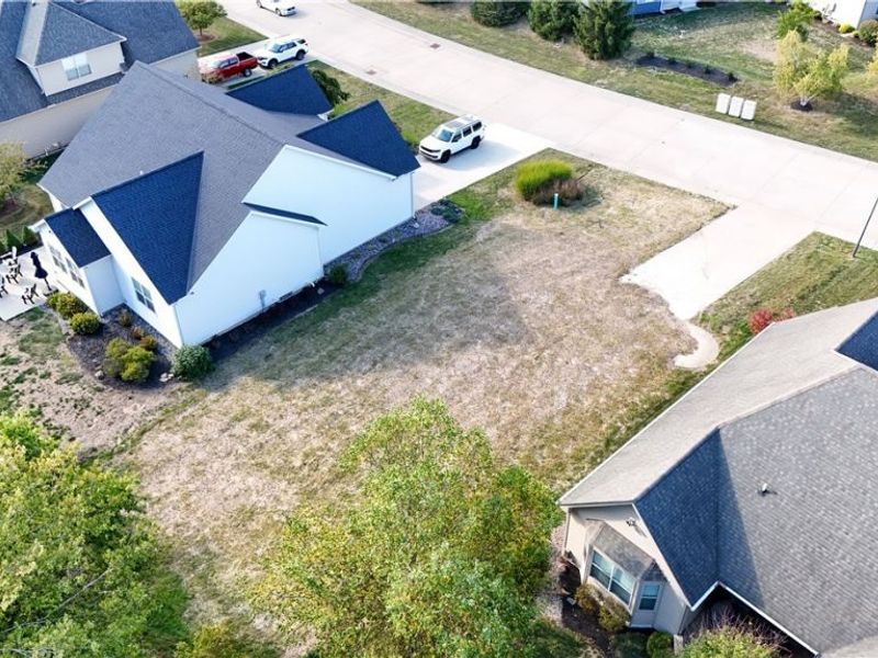 335 Copper Creek, Amherst, OH 44001 Photo 4