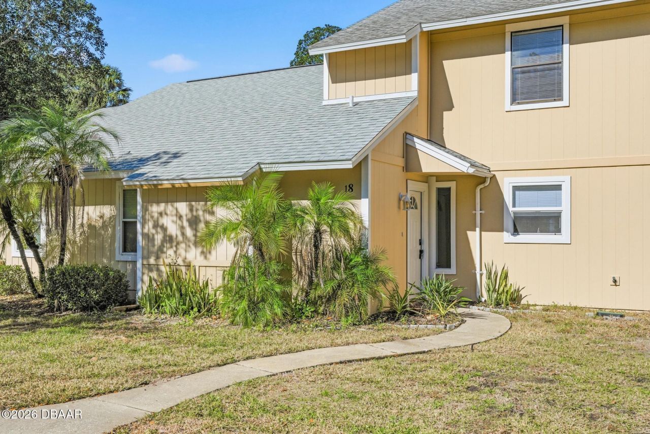 18 Tomoka Meadows Boulevard, Ormond Beach, FL 32174 Main Photo