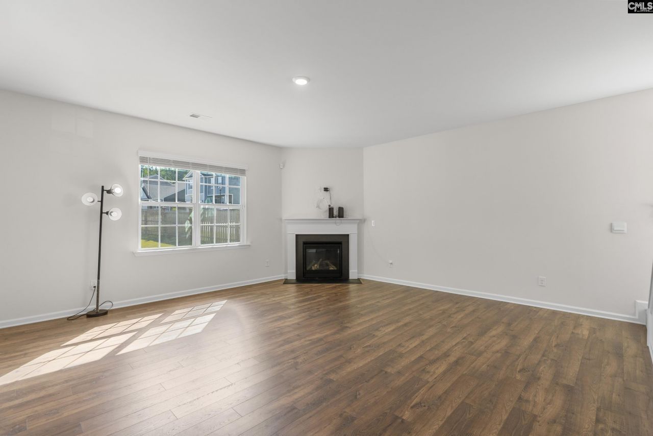 843 Marigold Lane Photo 6