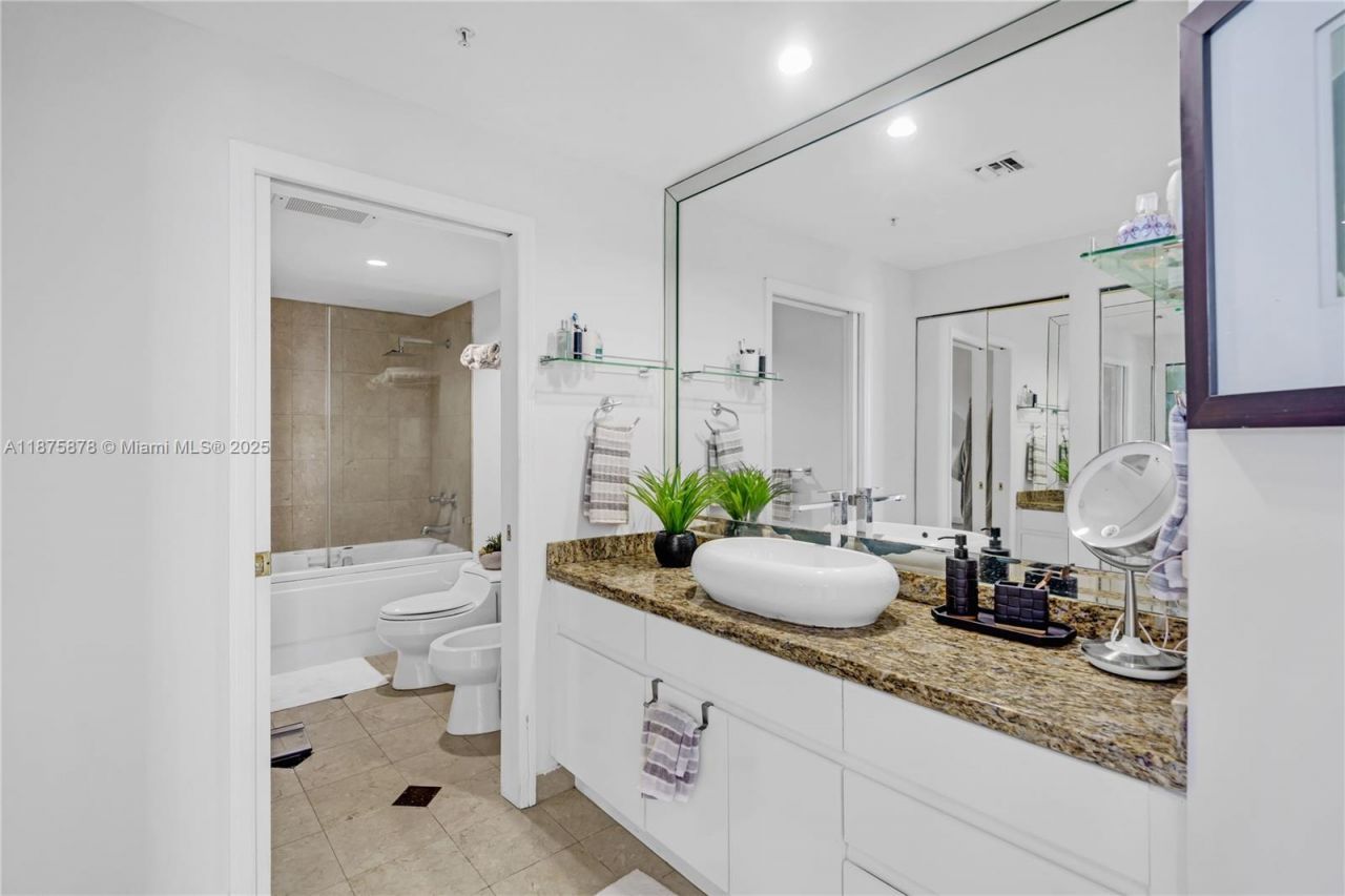 848 Brickell Key Dr, Unit 3803, Miami, FL 33131 Photo