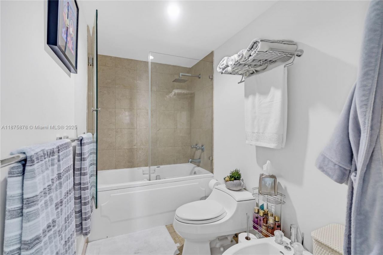 848 Brickell Key Dr, Unit 3803, Miami, FL 33131 Photo