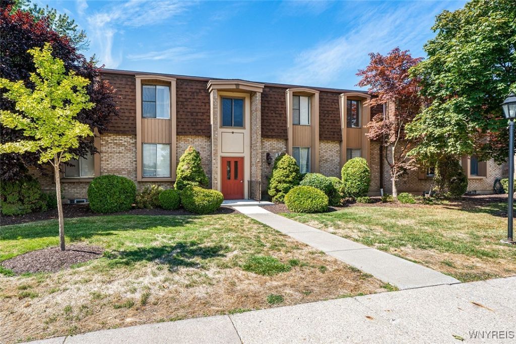 30 Charter Oaks Drive, Unit 4, Buffalo, NY 14228 Main Photo