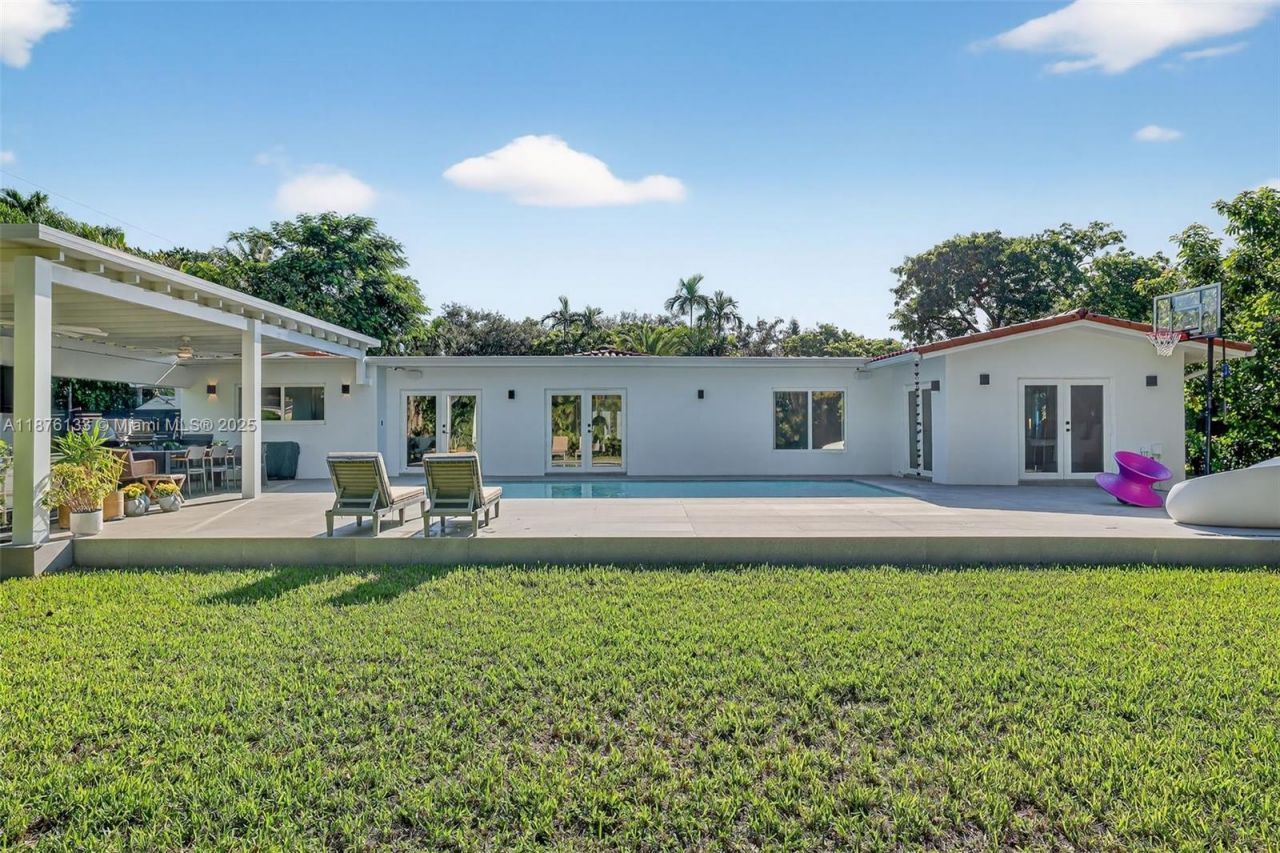 10740 SW 73rd Ct, Pinecrest, FL 33156 Photo