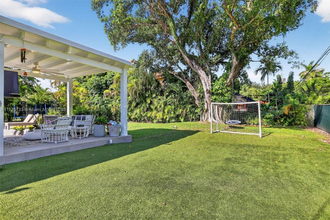 10740 SW 73rd Ct, Pinecrest, FL 33156 Photo