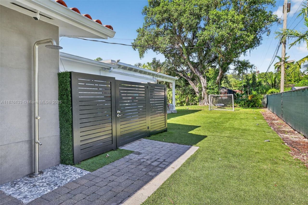 10740 SW 73rd Ct, Pinecrest, FL 33156 Photo