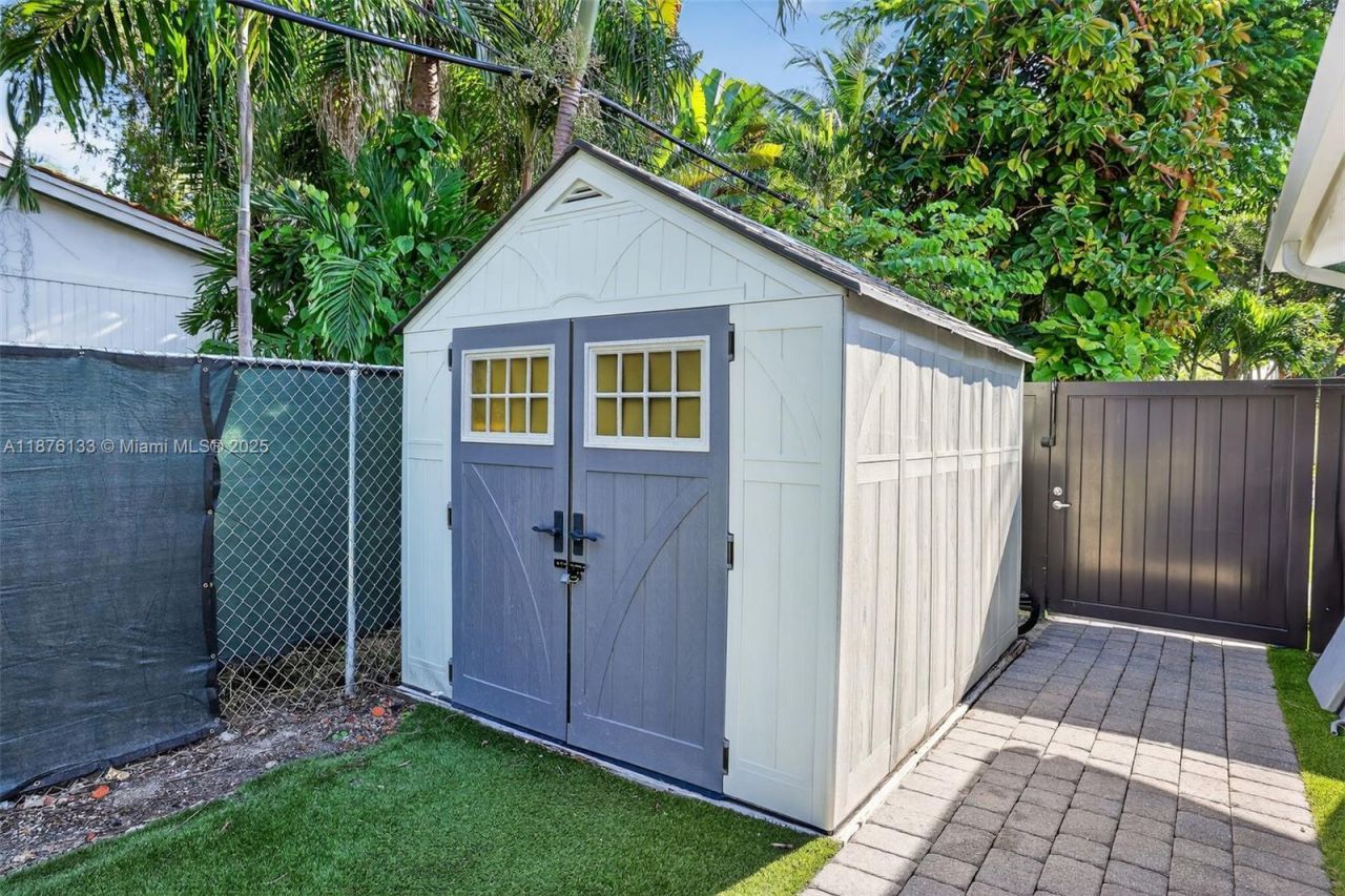 10740 SW 73rd Ct, Pinecrest, FL 33156 Photo