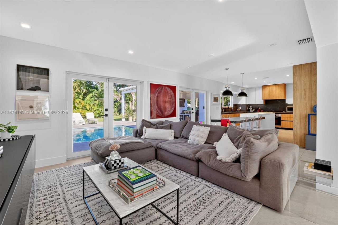 10740 SW 73rd Ct, Pinecrest, FL 33156 Photo