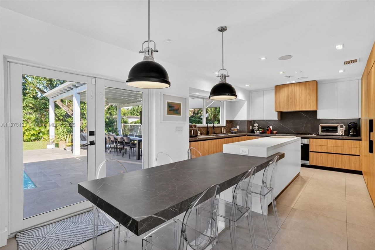 10740 SW 73rd Ct, Pinecrest, FL 33156 Photo