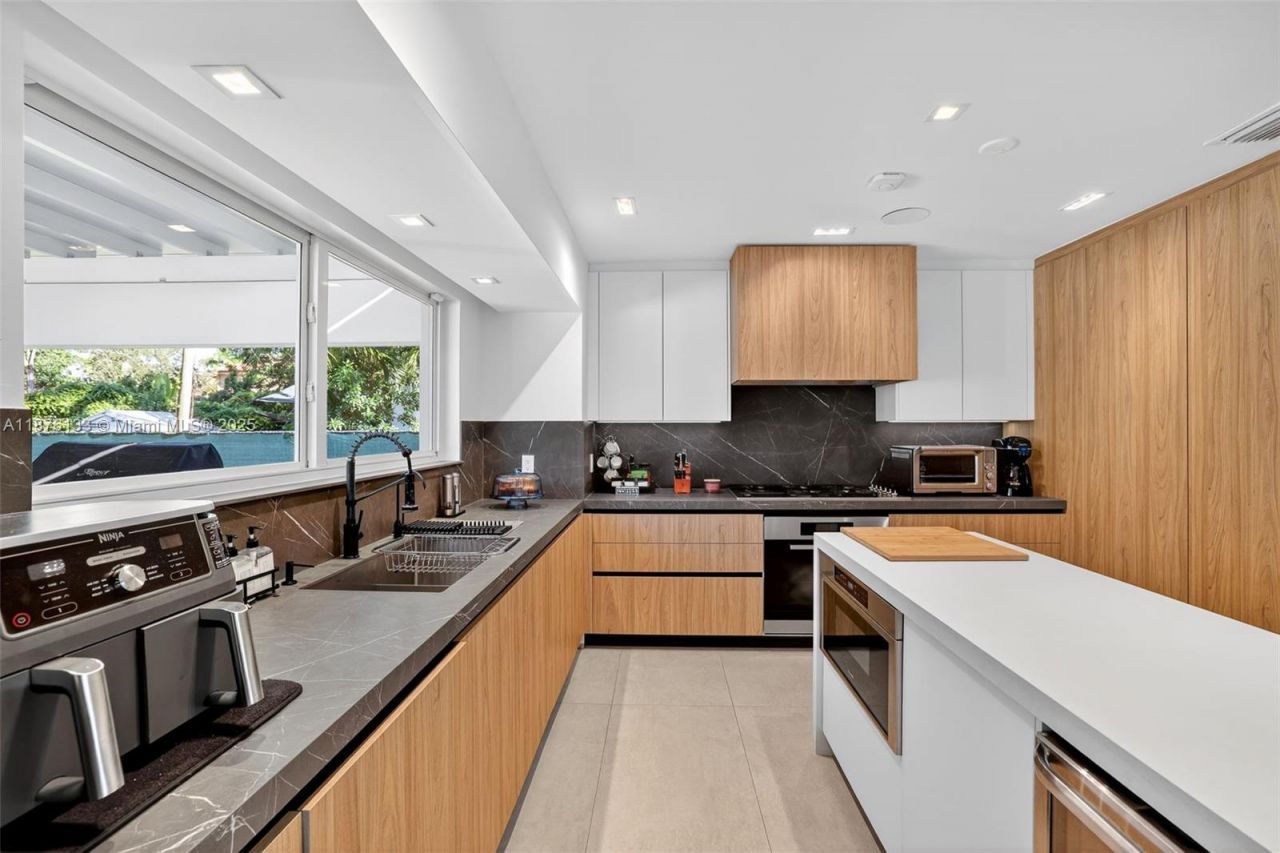 10740 SW 73rd Ct, Pinecrest, FL 33156 Photo