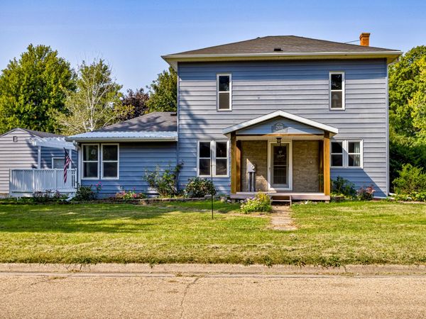 208 3rd Avenue NE, State Center, IA 50247