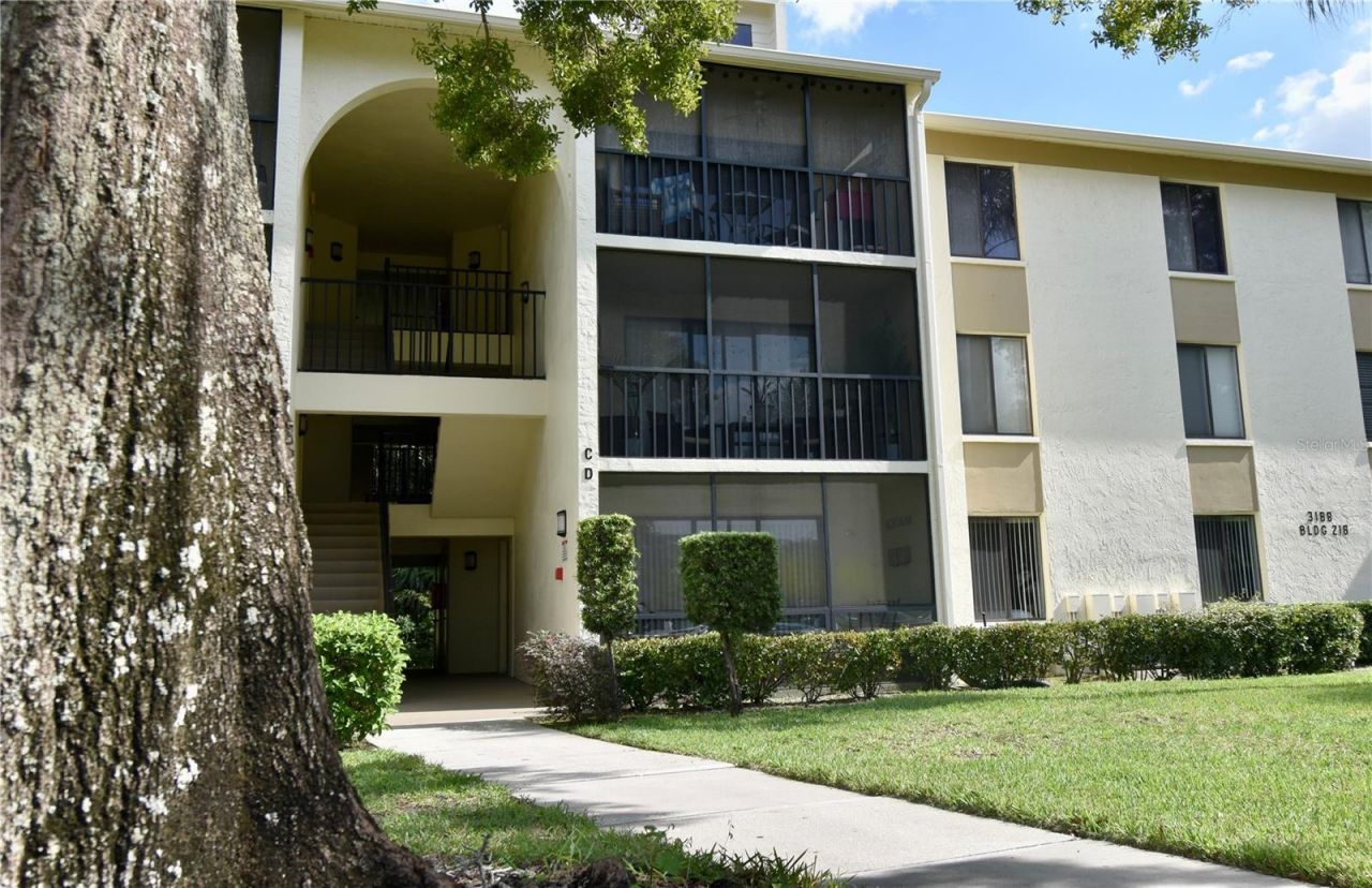 3188 Lake Pine Way S, Unit D1, Tarpon Springs, FL 34688 Main Photo