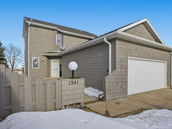 1341 E Rose Creek Parkway S, Unit 8, Fargo, ND 58104