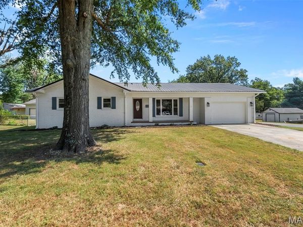 902 N Poplar Street, Dexter, MO 63841