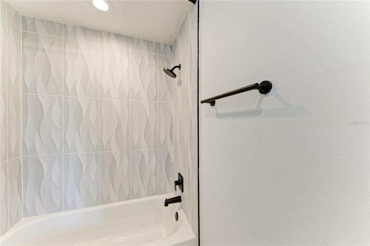 6622 Oakbrooke Circle, Bradenton, FL 34202 Photo