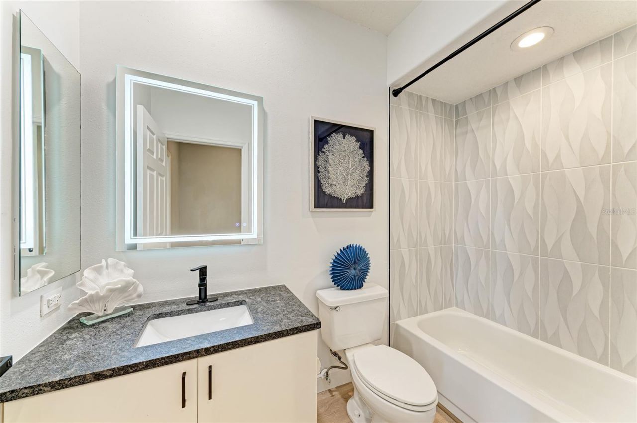 6622 Oakbrooke Circle, Bradenton, FL 34202 Photo