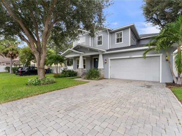 3611 W ROYAL PALM CIRCLE, TAMPA, FL 33629