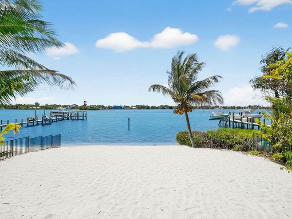 114 W Riverside Drive, Jupiter, FL 33469