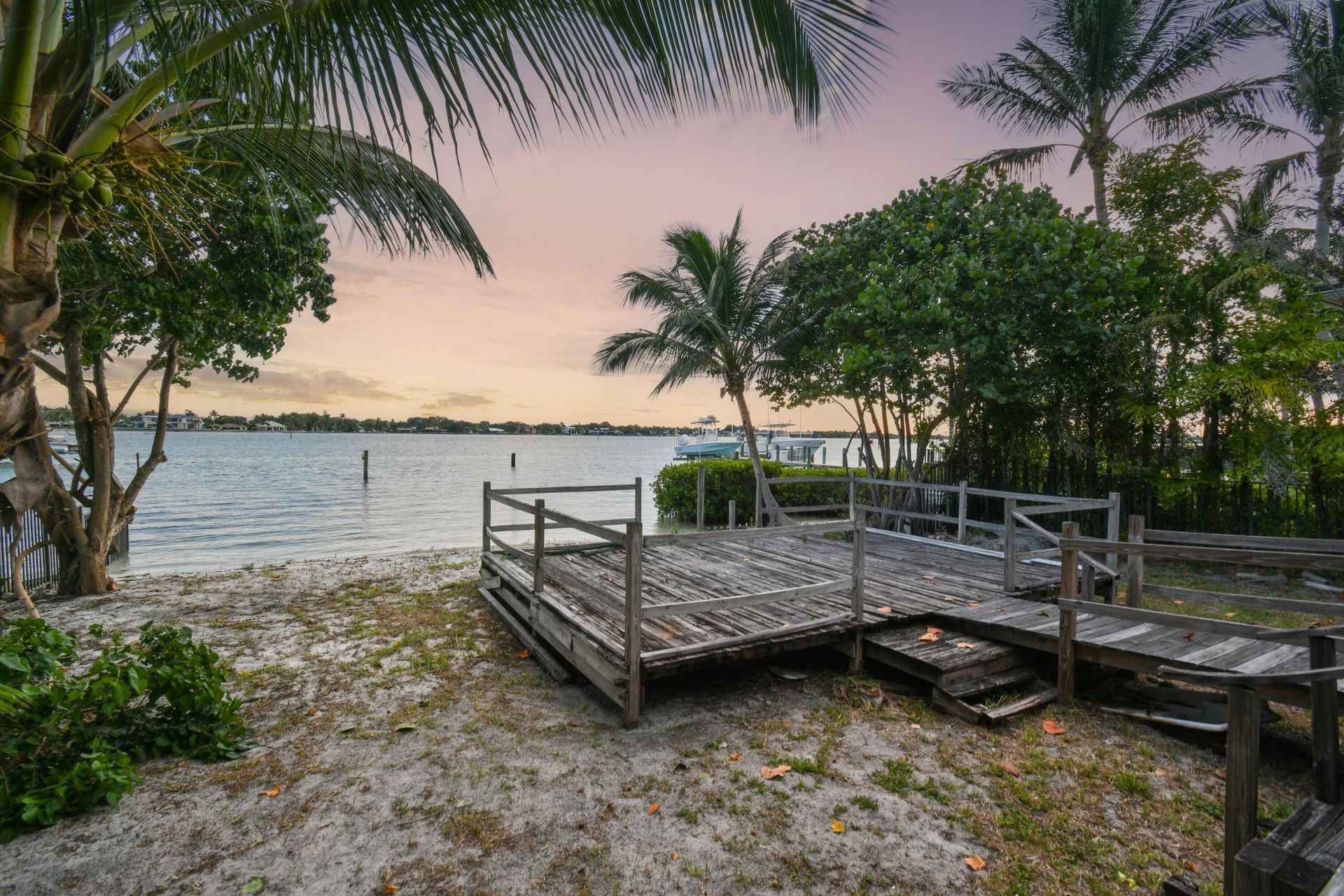 114 W Riverside Drive, Jupiter, FL 33469 Photo