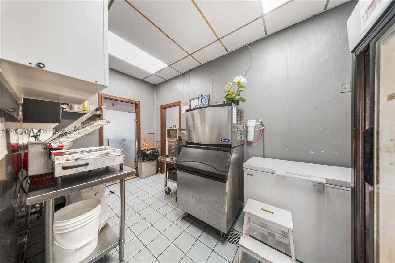 9606 SW 72nd St, Miami, FL 33173 Photo