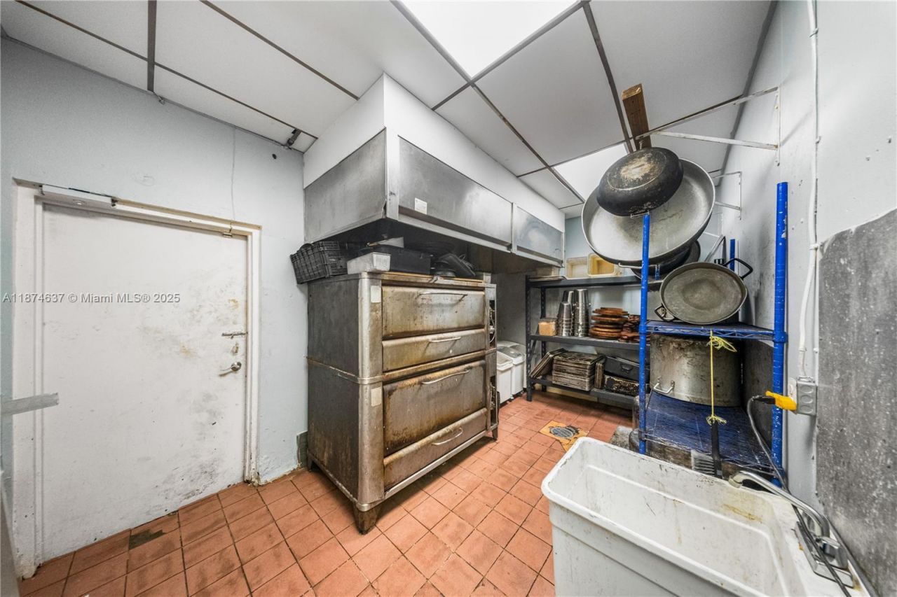 9606 SW 72nd St, Miami, FL 33173 Photo