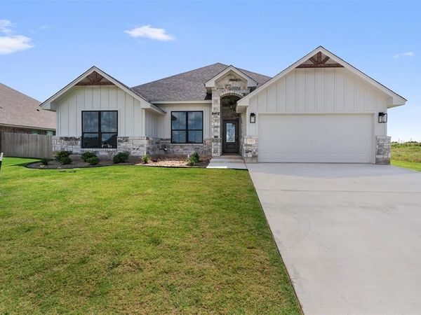 1313 Red Rock Road, Hewitt, TX 76643