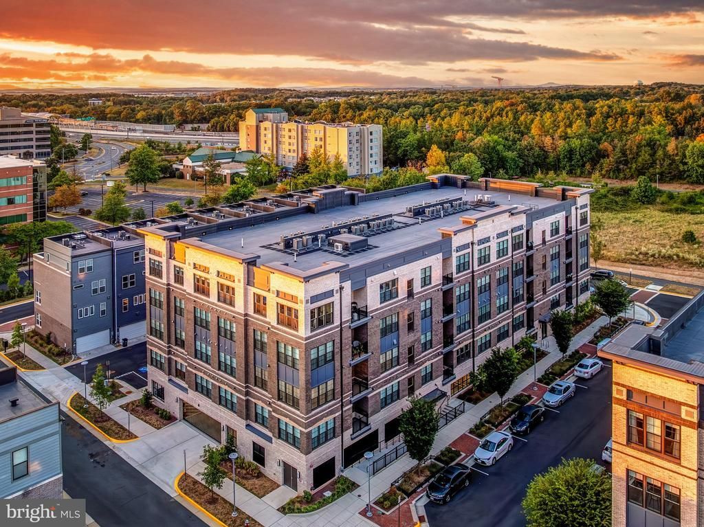 2320 Field Point Road, Unit 201, Herndon, VA 20171 Main Photo