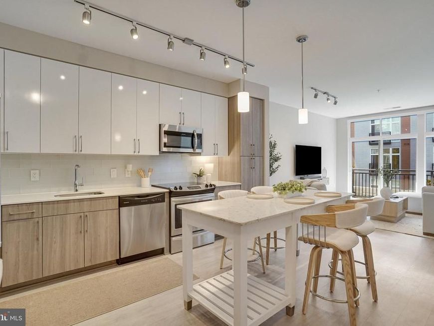 145 Riverhaven Drive, Unit 352, Oxon Hill, MD 20745 Main Photo