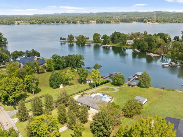 2727 Thicket Road, Soddy Daisy, TN 37379