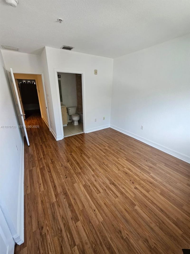 7995 NW 8th St, Unit 103, Miami, FL 33126 Photo