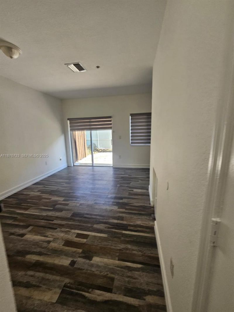 7995 NW 8th St, Unit 103, Miami, FL 33126 Photo