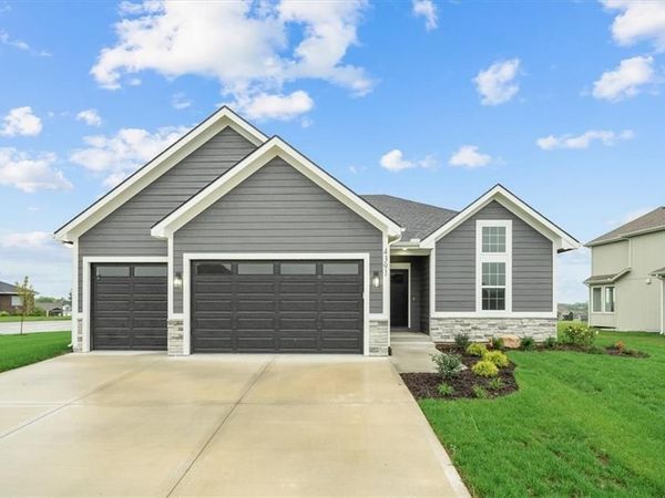 14601 Aspen Circle, Basehor, KS 66007