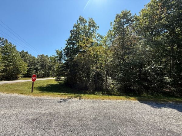 1 Cumberland Lakes Dr, Monterey, TN 38574