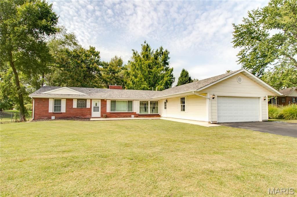 211 S 9th Street, East Alton, IL 62024 Main Photo