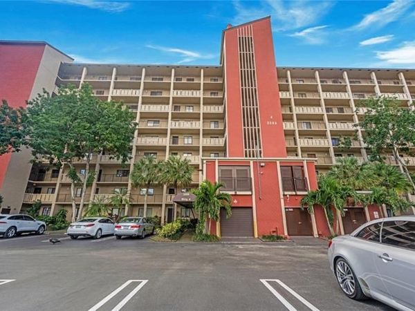 2206 S Cypress Bend Dr, Unit 208, Pompano Beach, FL 33069