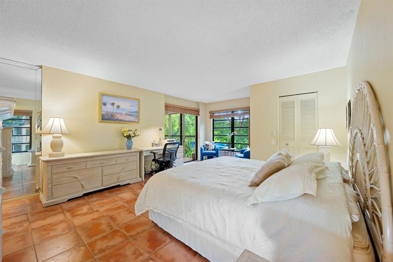 2206 S Cypress Bend Drive, Unit 208, Pompano Beach, FL 33069 Photo