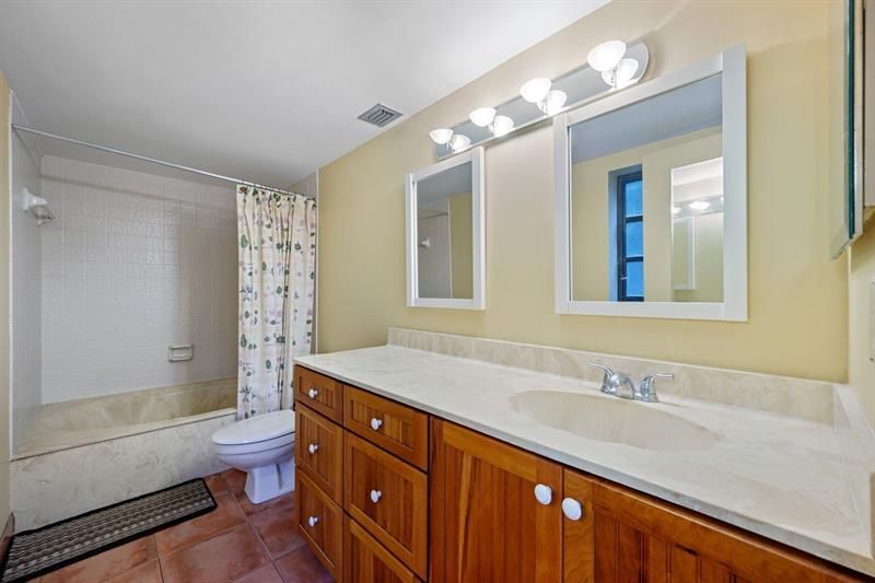 2206 S Cypress Bend Drive, Unit 208, Pompano Beach, FL 33069 Photo