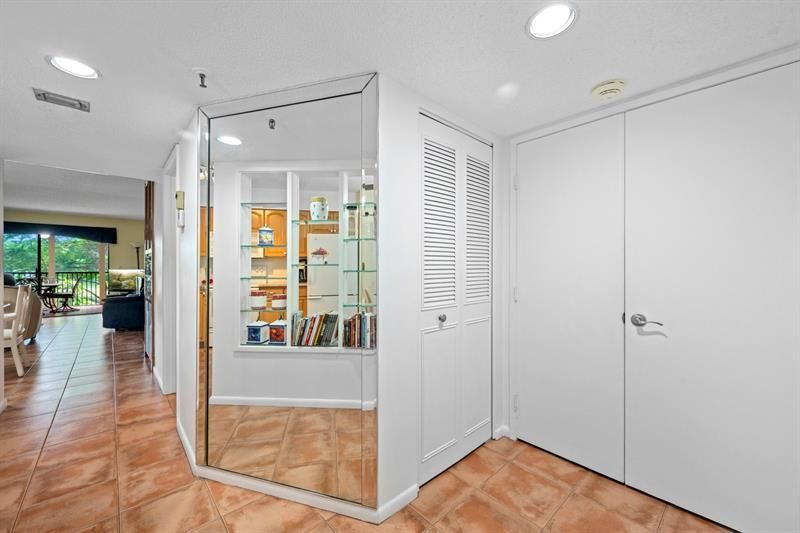 2206 S Cypress Bend Drive, Unit 208, Pompano Beach, FL 33069 Photo