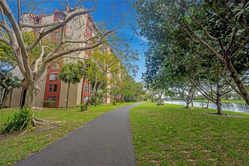 2206 S Cypress Bend Drive, Unit 208, Pompano Beach, FL 33069 Photo