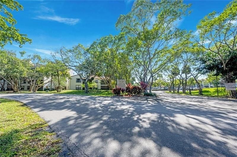 2206 S Cypress Bend Drive, Unit 208, Pompano Beach, FL 33069 Photo