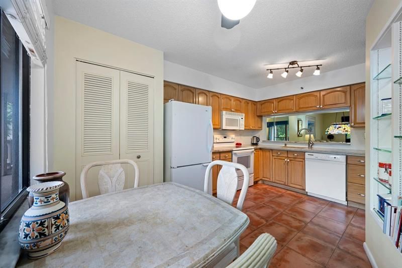 2206 S Cypress Bend Drive, Unit 208, Pompano Beach, FL 33069 Photo