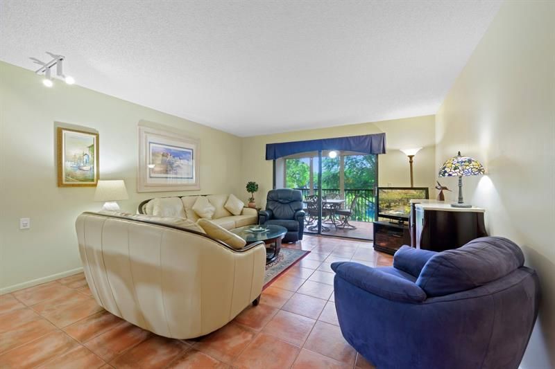 2206 S Cypress Bend Drive, Unit 208, Pompano Beach, FL 33069 Photo